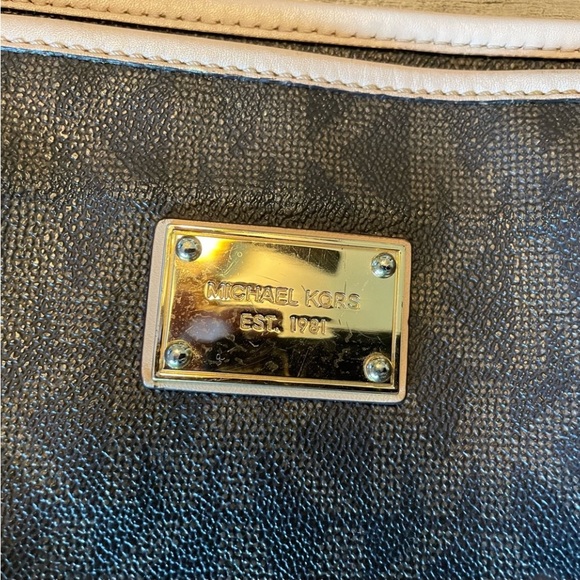 Michael Kors Leather Bag/Tote (large) - Picture 6 of 8